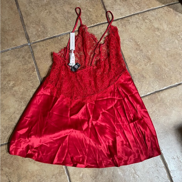 Victoria Secret | NWT! Lace Top Satin Jacquard Slip Size; Medium - Picture 3 of 6